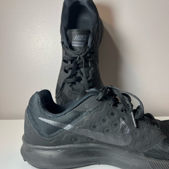All black Nike Downshifter woman’s tennis shoes size 11 - Picture 3 of 7